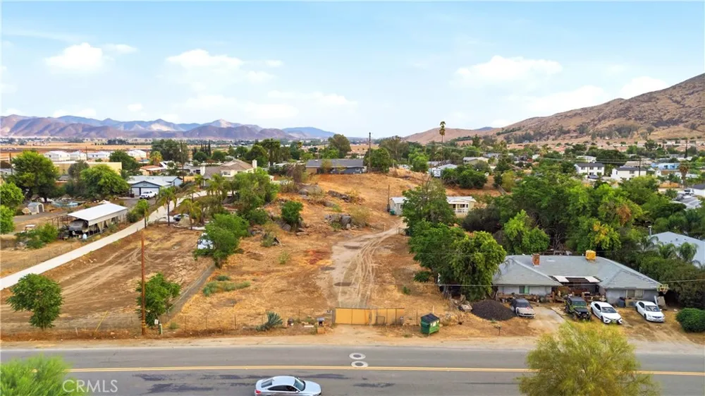 33405 Old State Hemet, CA 92545