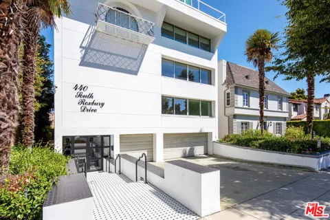 440 S Roxbury Drive #201