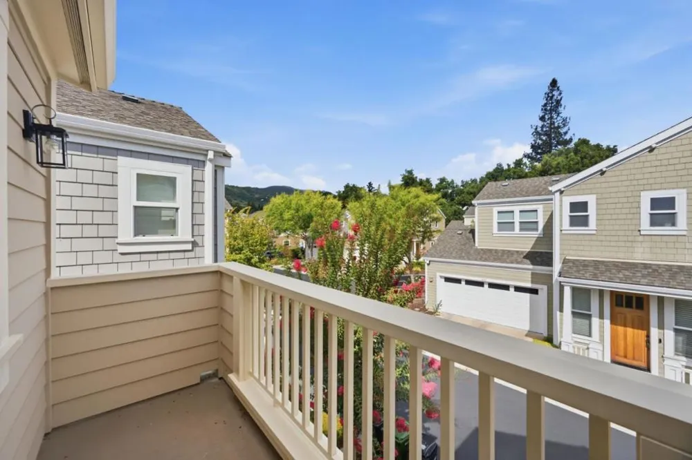 302 Creekside Village Drive Los Gatos, CA 95032