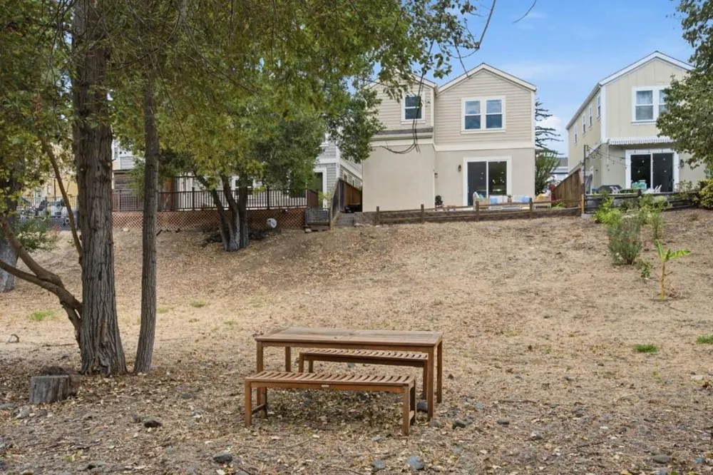 302 Creekside Village Drive Los Gatos, CA 95032