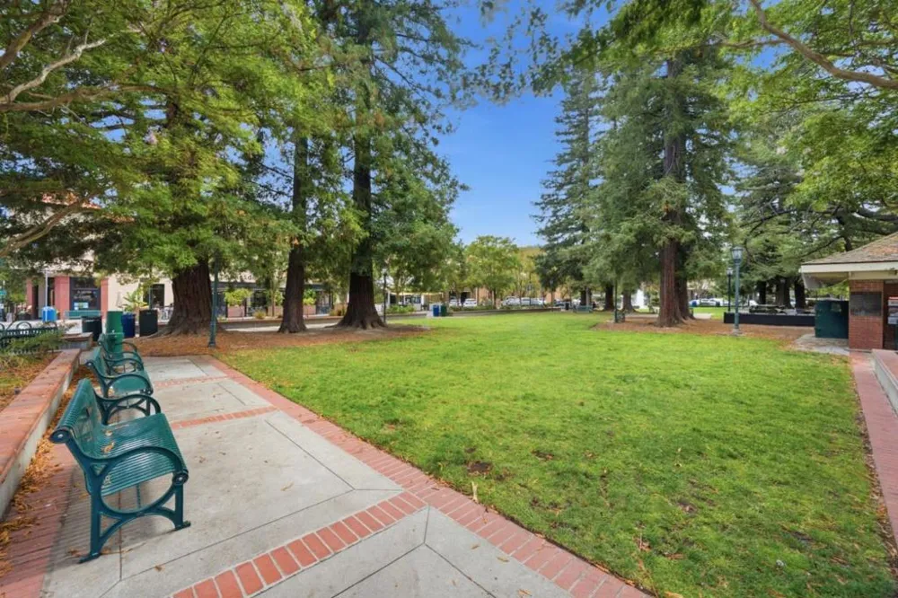 302 Creekside Village Drive Los Gatos, CA 95032