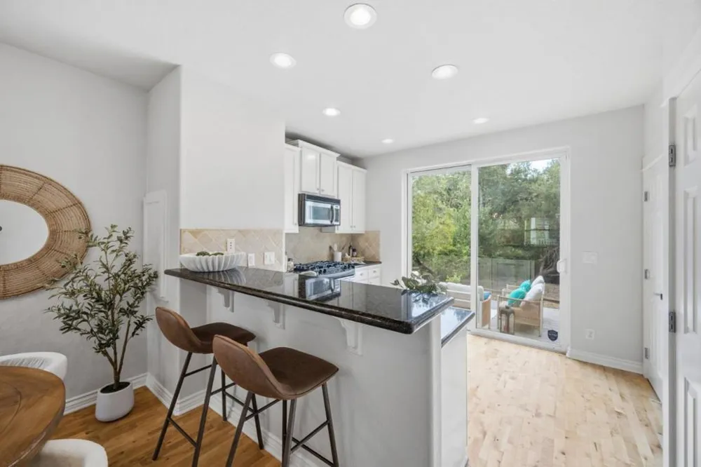 302 Creekside Village Drive Los Gatos, CA 95032
