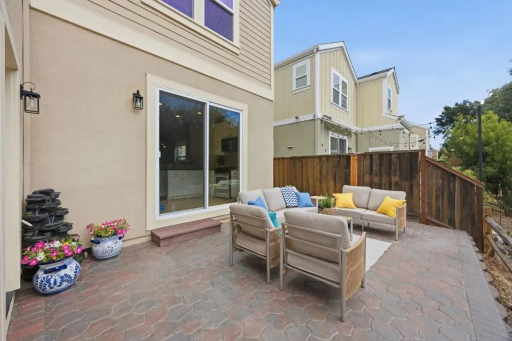 302 Creekside Village Drive Los Gatos, CA 95032