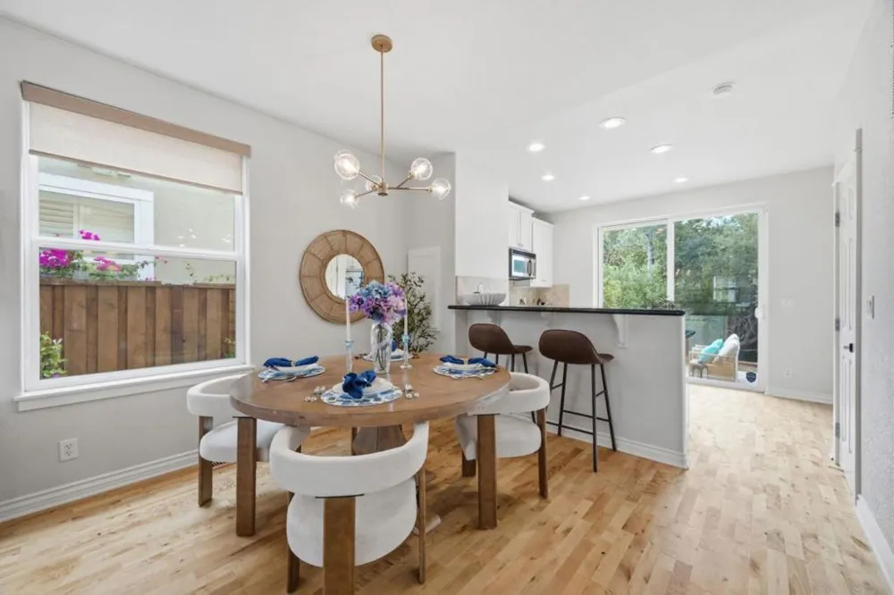 302 Creekside Village Drive Los Gatos, CA 95032