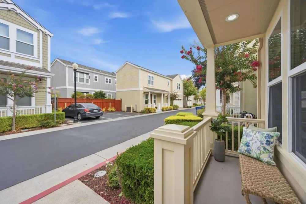 302 Creekside Village Drive Los Gatos, CA 95032