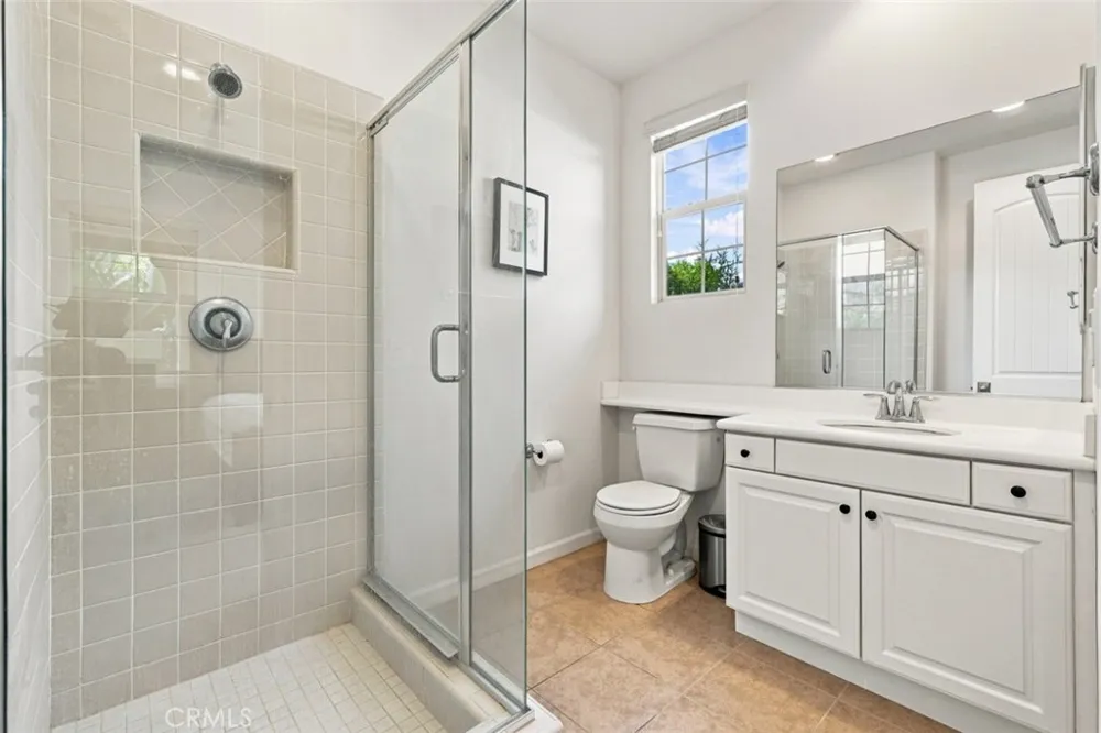 858 E Manresa Azusa, CA 91702
