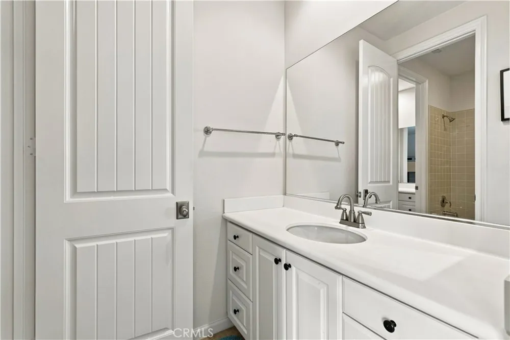 858 E Manresa Azusa, CA 91702