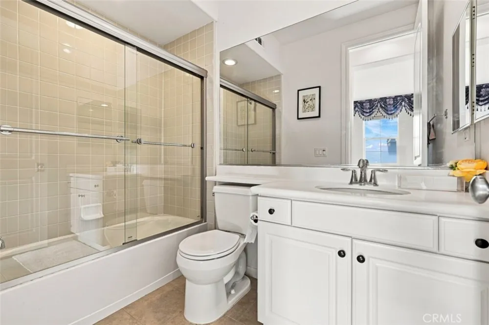 858 E Manresa Azusa, CA 91702