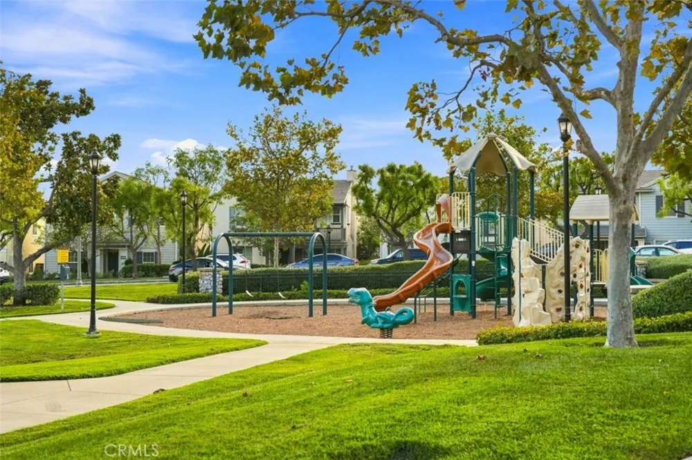 858 E Manresa Azusa, CA 91702