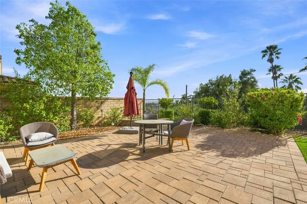 858 E Manresa Azusa, CA 91702