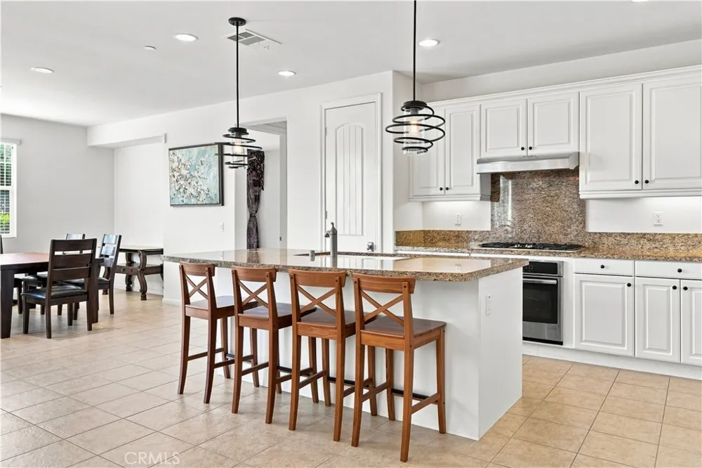 858 E Manresa Azusa, CA 91702