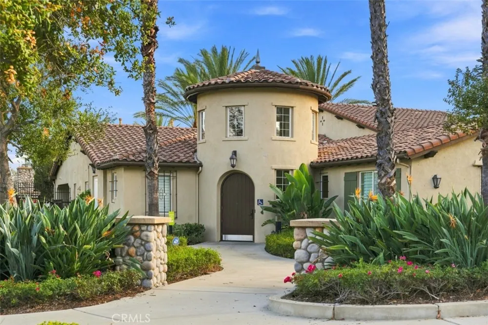 858 E Manresa Azusa, CA 91702
