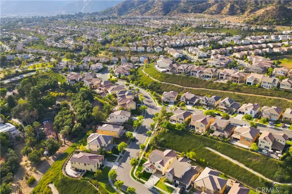 858 E Manresa Azusa, CA 91702