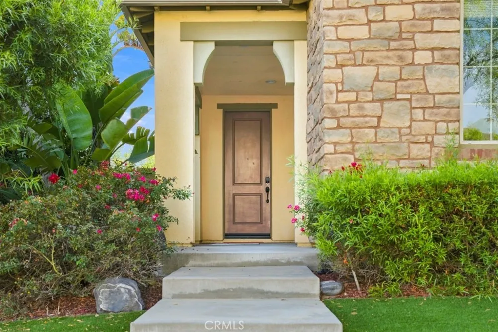 858 E Manresa Azusa, CA 91702