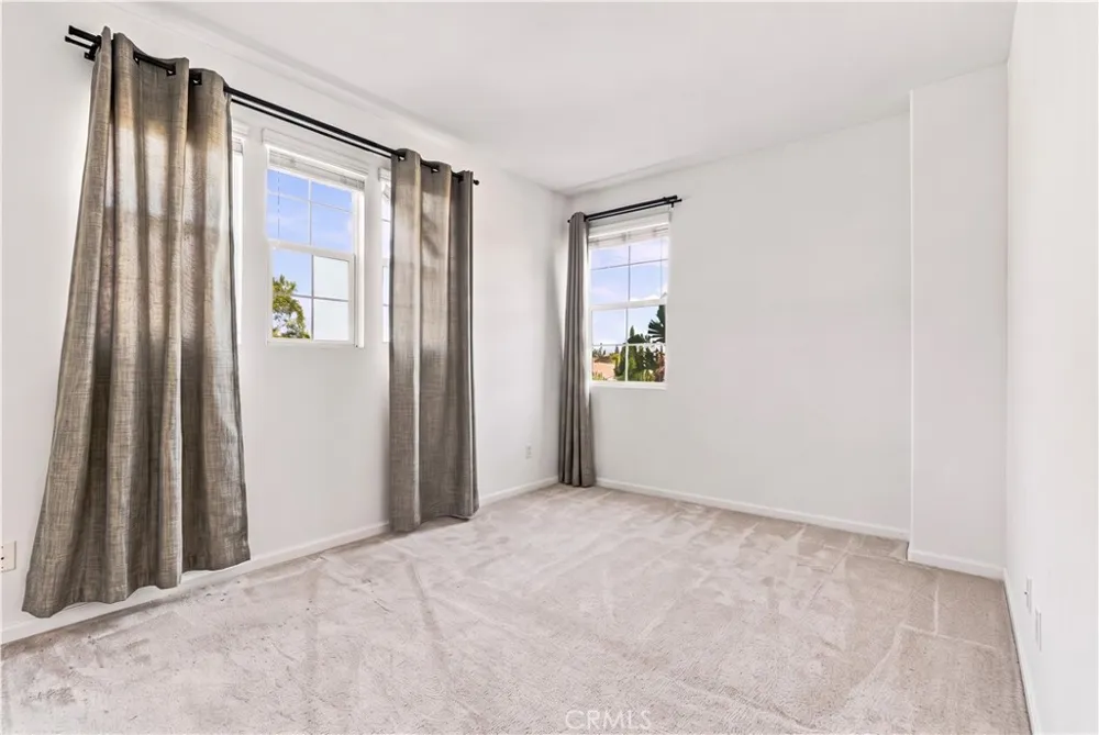 858 E Manresa Azusa, CA 91702