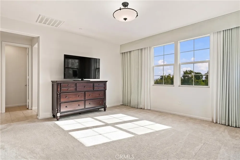 858 E Manresa Azusa, CA 91702