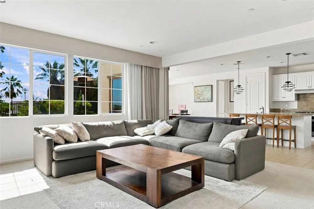 858 E Manresa Azusa, CA 91702