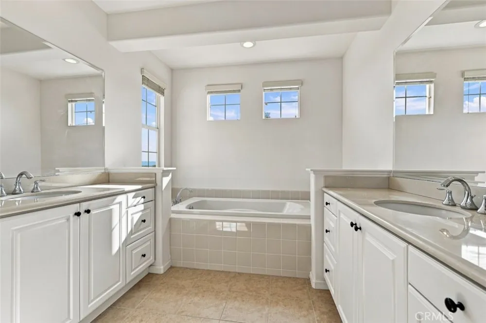 858 E Manresa Azusa, CA 91702