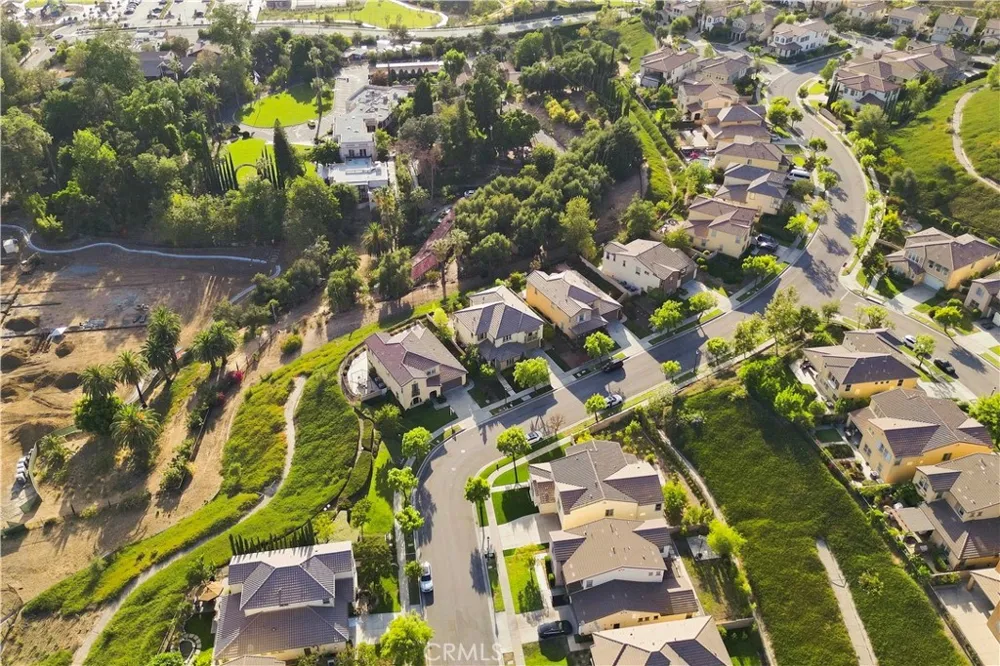 858 E Manresa Azusa, CA 91702