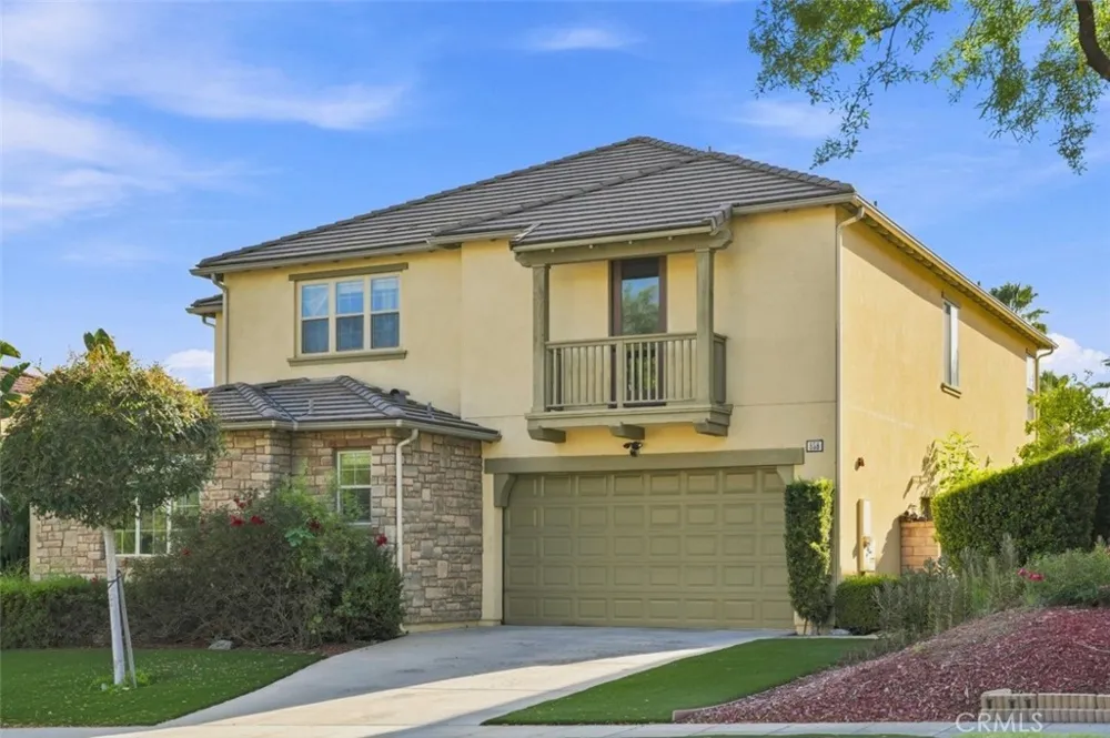858 E Manresa Azusa, CA 91702