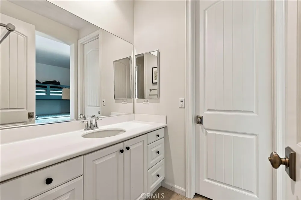 858 E Manresa Azusa, CA 91702