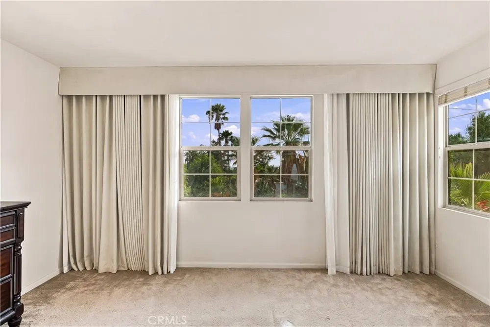 858 E Manresa Azusa, CA 91702