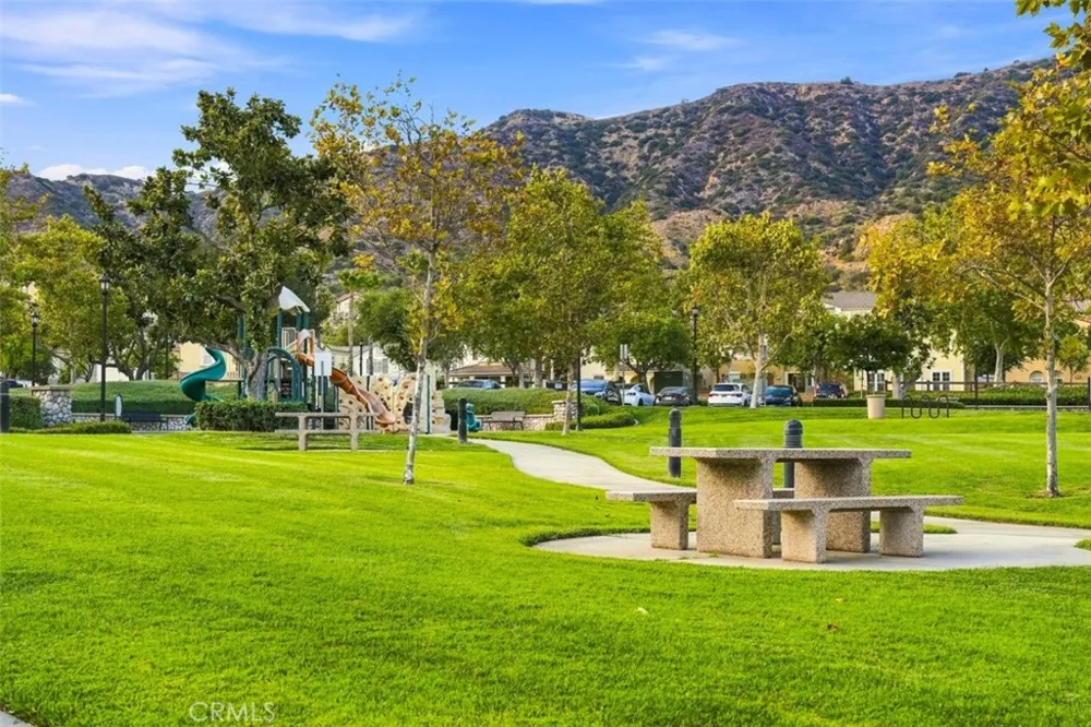 858 E Manresa Azusa, CA 91702