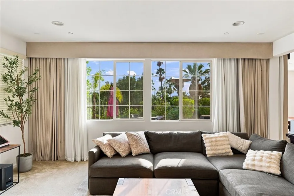 858 E Manresa Azusa, CA 91702