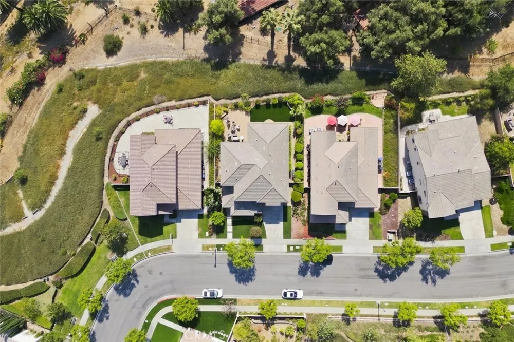 858 E Manresa Azusa, CA 91702