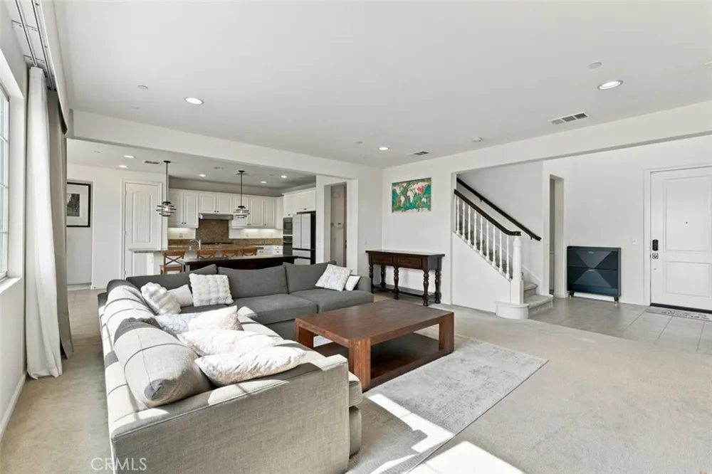 858 E Manresa Azusa, CA 91702