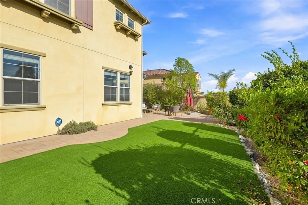 858 E Manresa Azusa, CA 91702