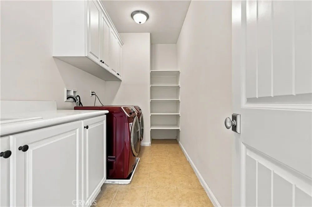 858 E Manresa Azusa, CA 91702