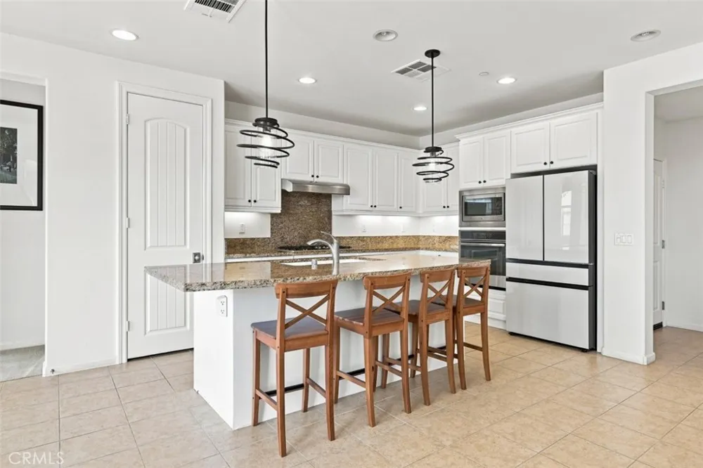 858 E Manresa Azusa, CA 91702