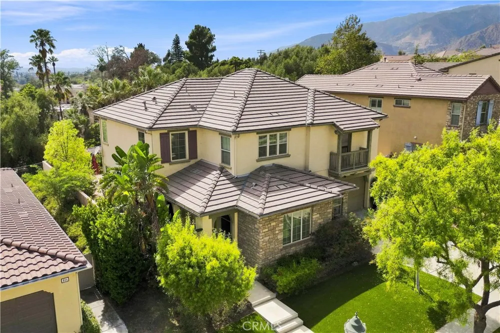 858 E Manresa Azusa, CA 91702