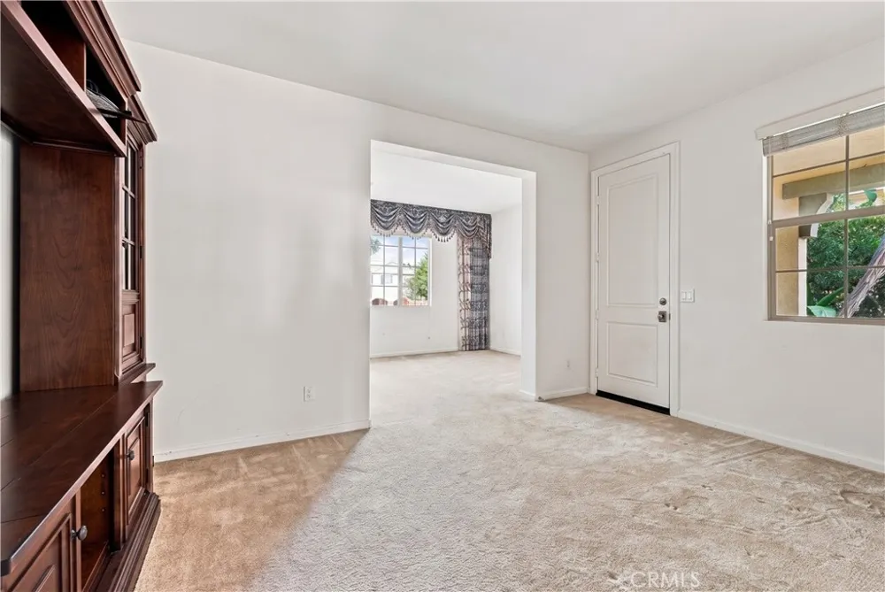858 E Manresa Azusa, CA 91702