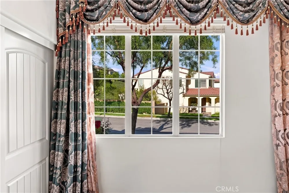 858 E Manresa Azusa, CA 91702