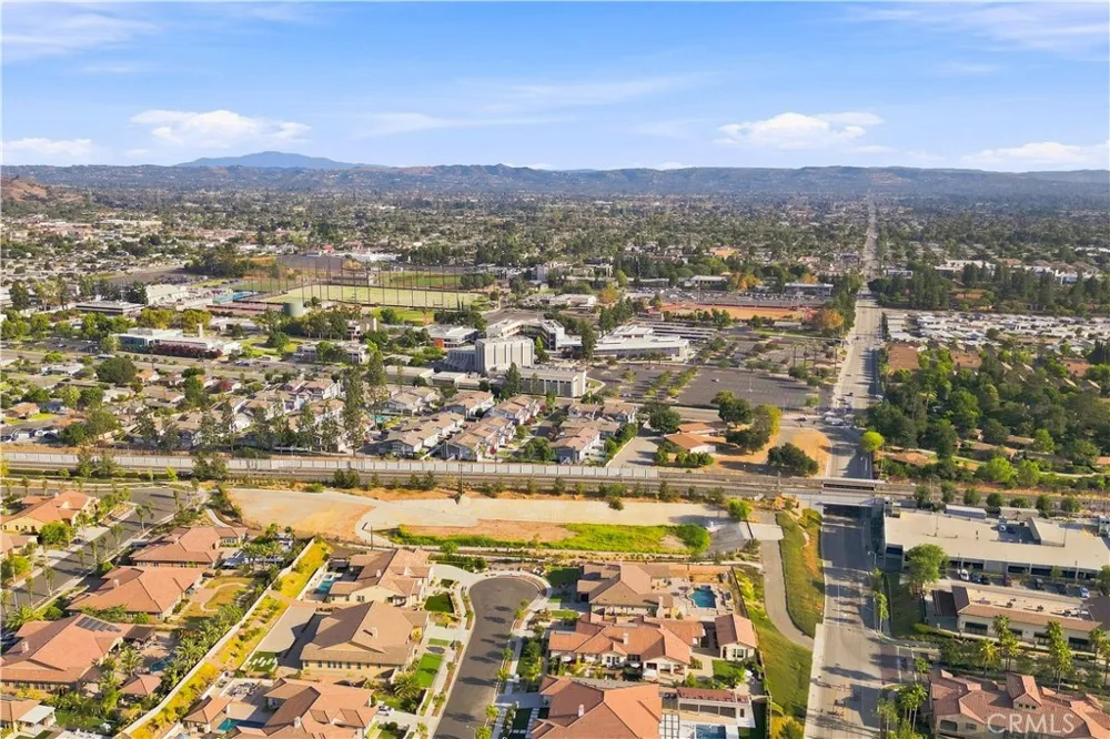 858 E Manresa Azusa, CA 91702