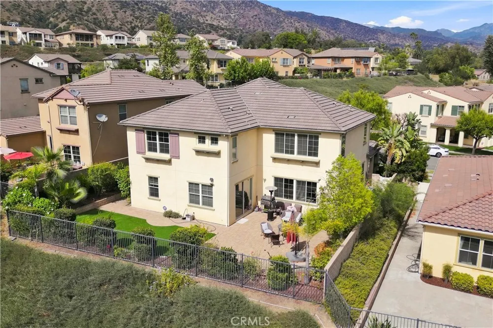 858 E Manresa Azusa, CA 91702