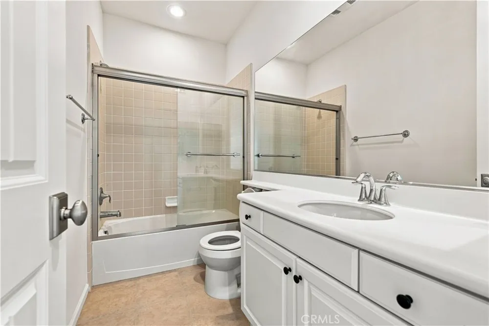 858 E Manresa Azusa, CA 91702