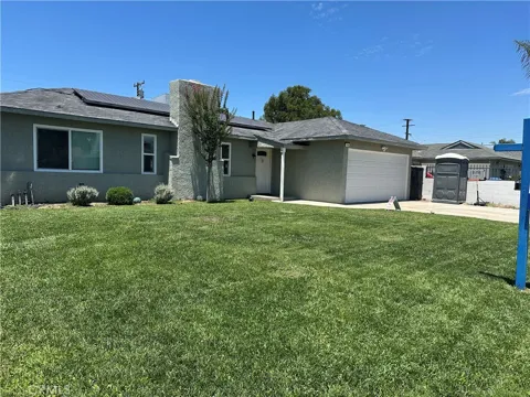 114 S Acacia