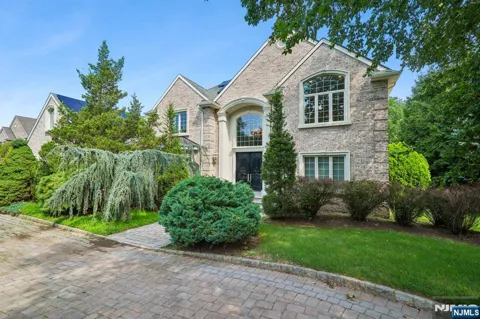 4 Centennial Court