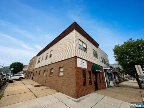 925 Broadway 2A