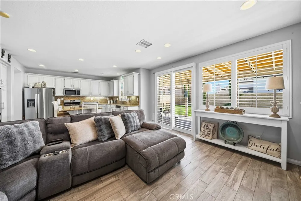 36426 50th E Palmdale, CA 93552
