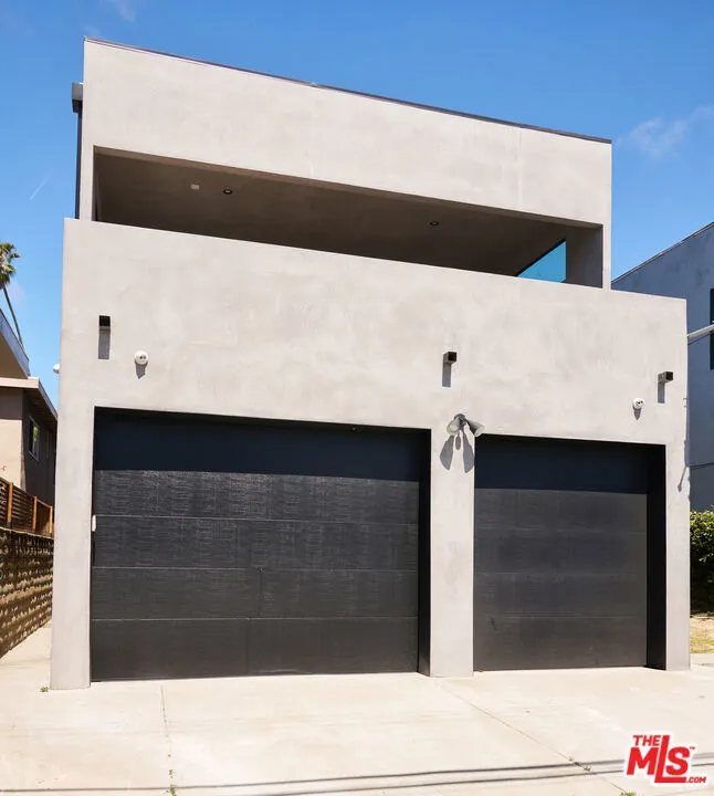 2411 Abbot Kinney Boulevard Los Angeles, CA 90291