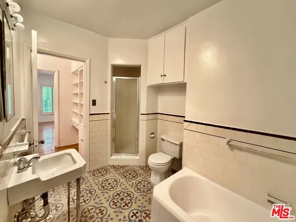 8472 Fountain Avenue West Hollywood, CA 90069