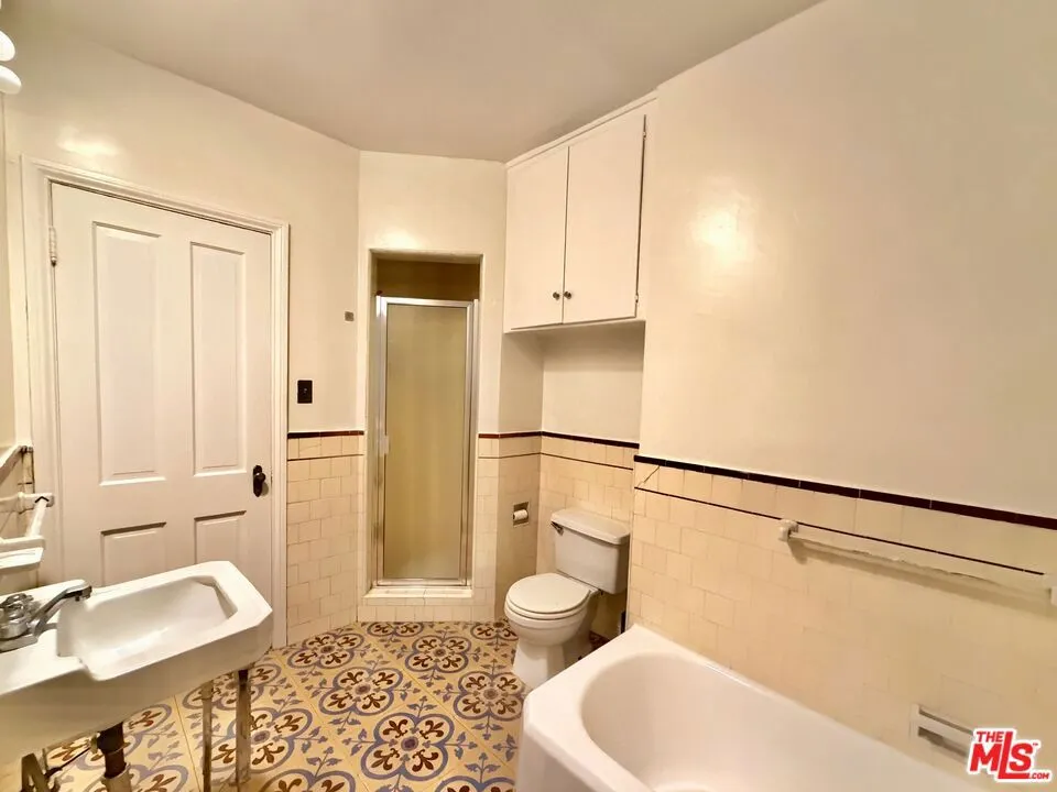 8472 Fountain Avenue West Hollywood, CA 90069