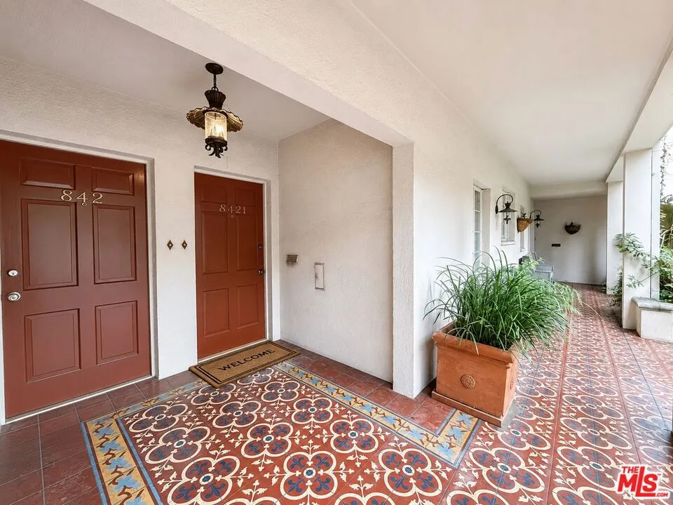 8472 Fountain Avenue West Hollywood, CA 90069