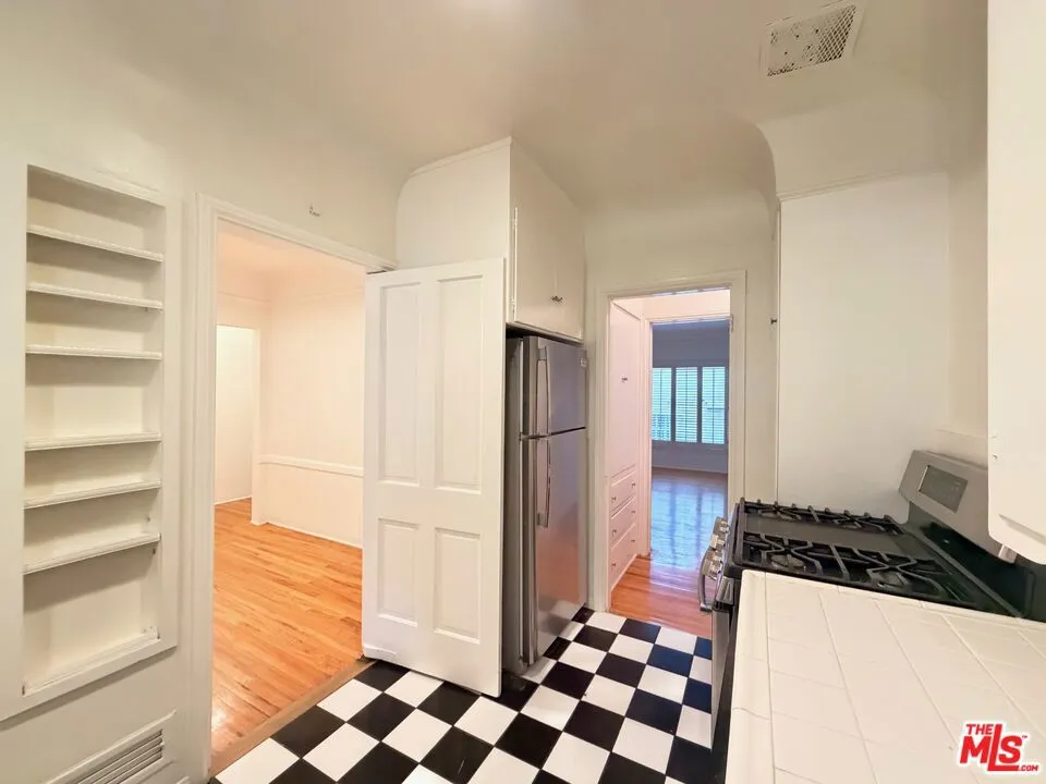 8472 Fountain Avenue West Hollywood, CA 90069