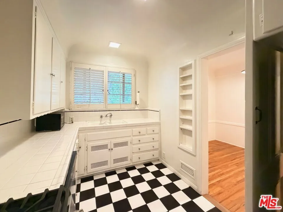 8472 Fountain Avenue West Hollywood, CA 90069