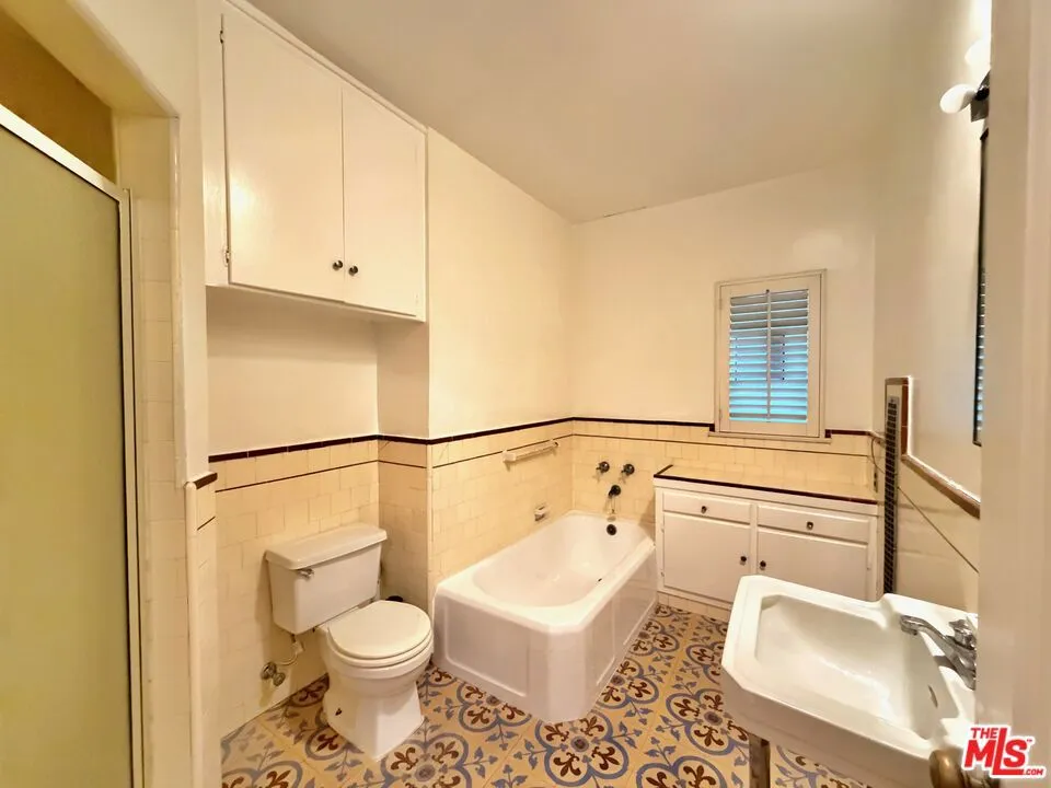 8472 Fountain Avenue West Hollywood, CA 90069